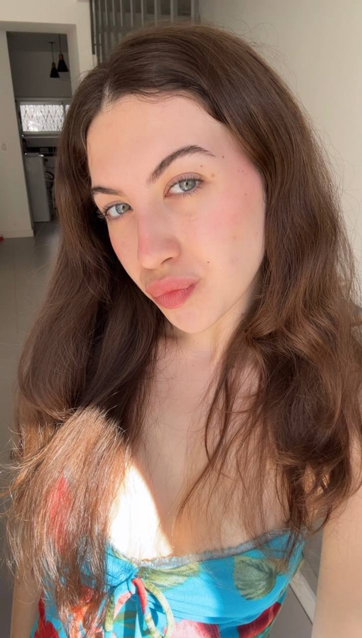 Nude girl Amber in Chongqing