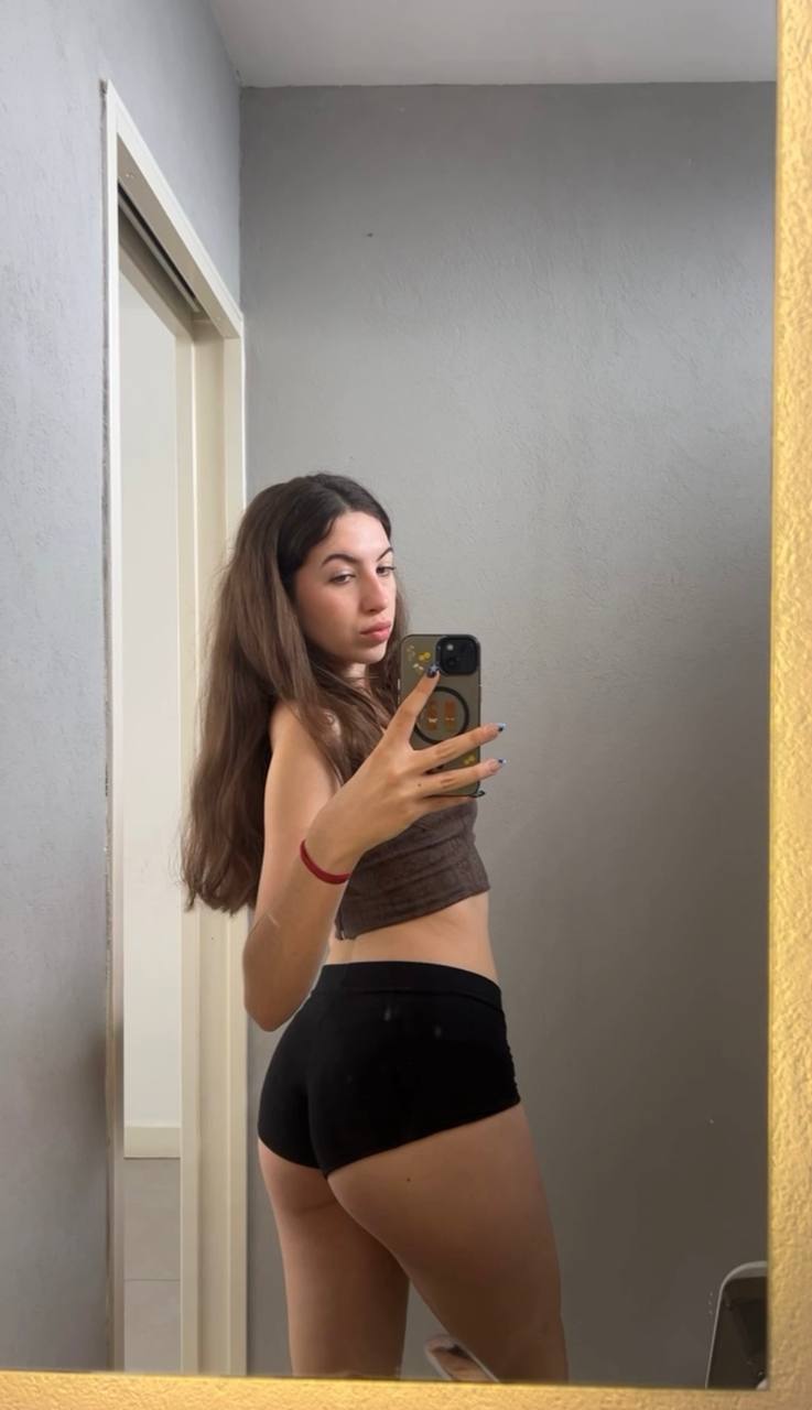 Amber in her underwear in Chongqing