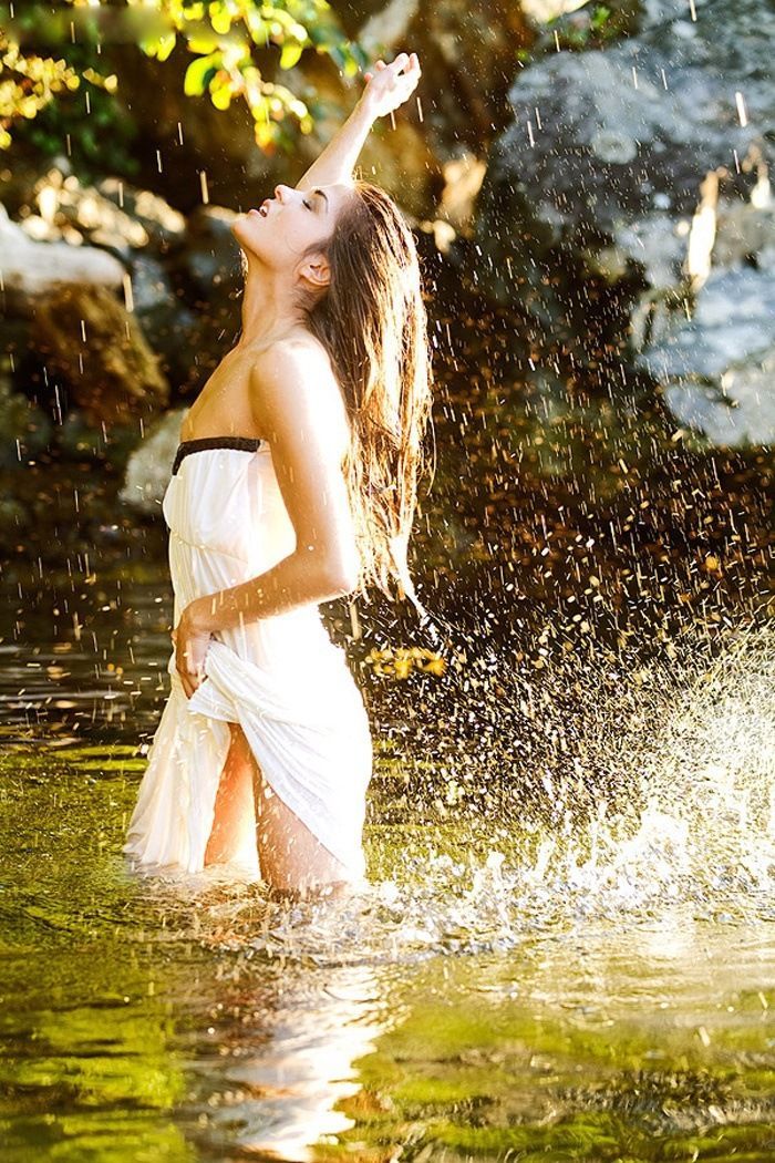 Marie Avgeropoulos in Chongqing