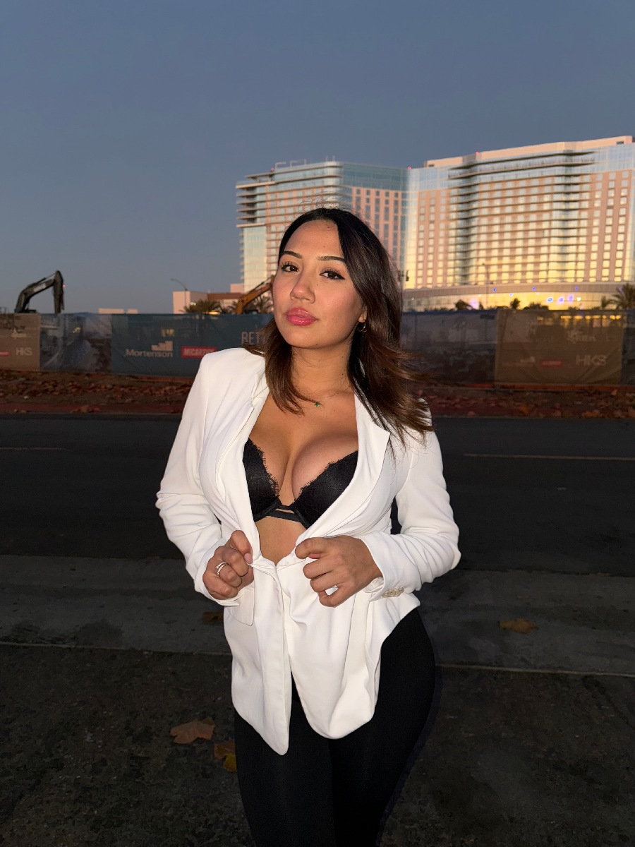 Take a pause and enjoy Ali Cruz — streaming from Chongqing