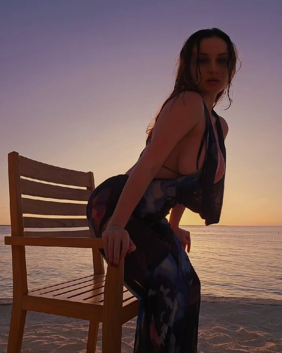 Sexy girl Miranda Faith nude in Chongqing