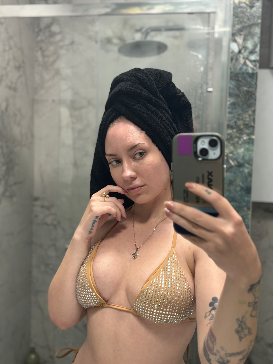 Nude girl KateV in Chongqing