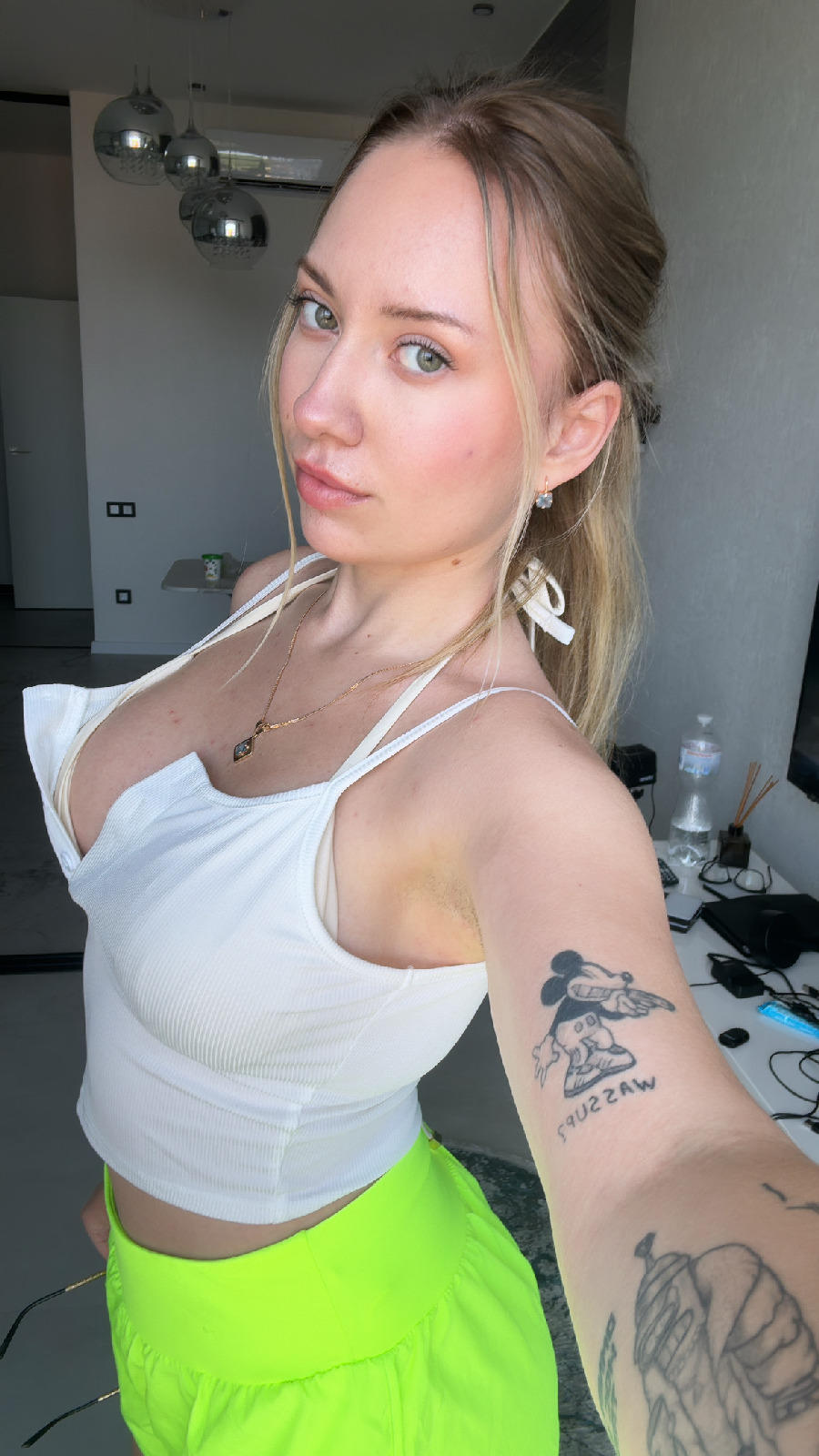 KateV in her underwear in Chongqing